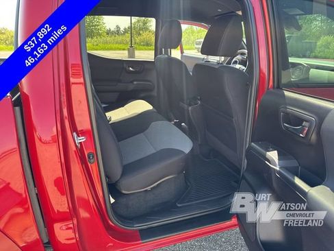 Used 2022 Toyota Tacoma TRD Sport AWD/4WD image 32