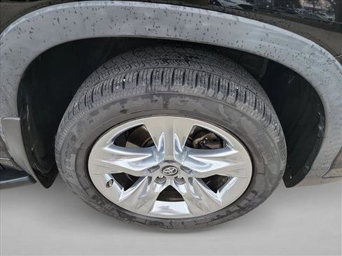 Used 2019 Toyota Highlander Limited image 10