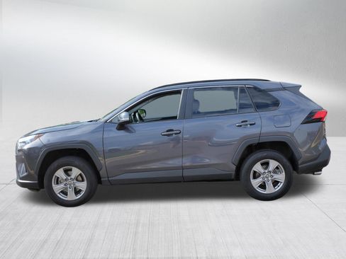 Used 2022 Toyota RAV4 XLE AWD/4WD image 5