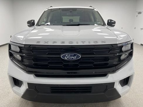 Used 2025 Ford Expedition Active AWD/4WD image 3