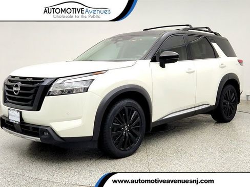 Used 2023 Nissan Pathfinder Platinum FWD image 1