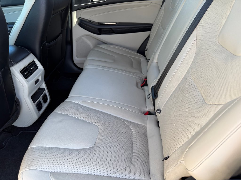 Used 2018 Ford Edge Titanium w/ Equipment Group 301A FWD image 30
