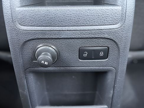 Used 2012 Volkswagen Jetta SE FWD image 17