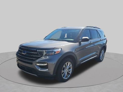 Used 2021 Ford Explorer XLT w/ Equipment Group 202A AWD/4WD image 2
