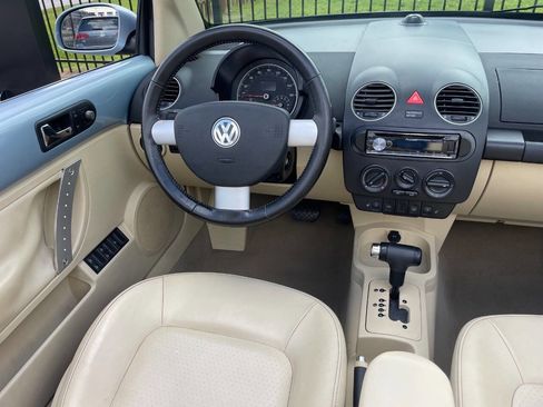 Used 2010 Volkswagen Beetle Convertible image 26