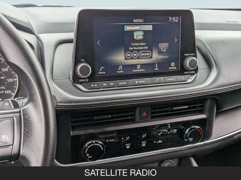 Used 2024 Nissan Rogue S FWD image 25