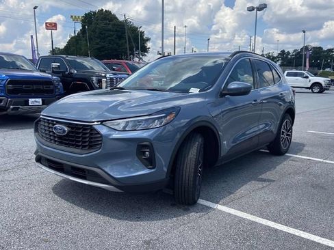 Certified 2025 Ford Escape SE FWD image 7
