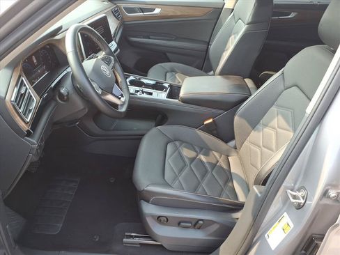 Used 2025 Volkswagen Atlas SE FWD image 12