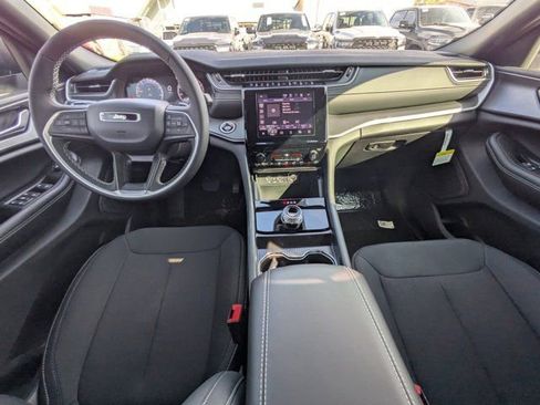 New 2025 Jeep Grand Cherokee L Laredo image 13