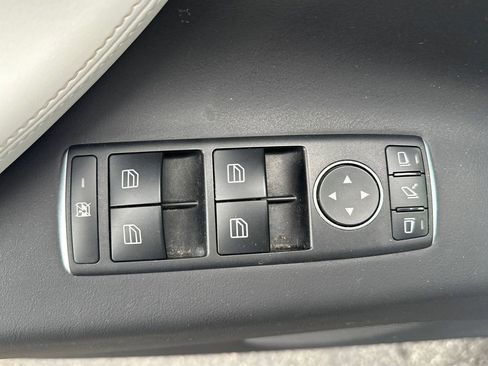 Used 2020 Tesla Model X Performance image 34