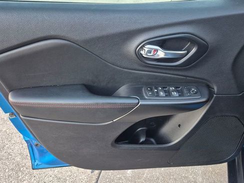 Used 2021 Jeep Cherokee Trailhawk image 7