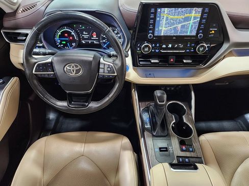 Used 2021 Toyota Highlander Limited FWD image 49