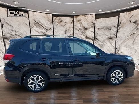 Used 2019 Subaru Forester Premium AWD/4WD image 4