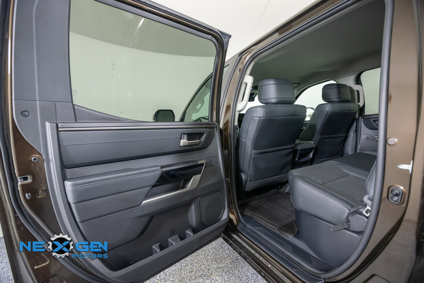 Used 2024 Toyota Tundra Limited AWD/4WD image 27