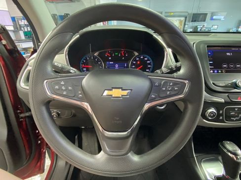 Used 2020 Chevrolet Equinox LT w/ LPO, Floor Liner Package FWD image 21