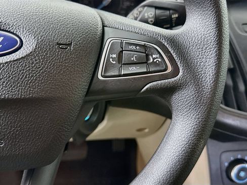 Used 2018 Ford Focus SE FWD image 12