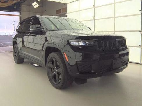 Used 2023 Jeep Grand Cherokee L Laredo image 1
