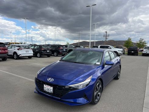 Used 2023 Hyundai Elantra SEL w/ Convenience Package FWD image 4