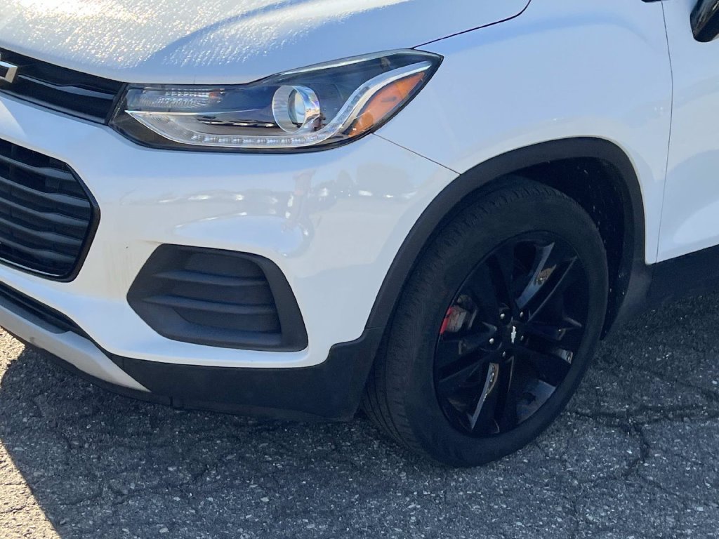 Used 2020 Chevrolet Trax LT w/ Sun & Sound Package FWD image 7