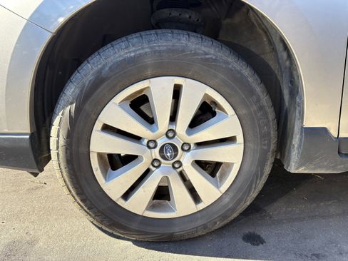 Used 2019 Subaru Outback 2.5i Premium image 11