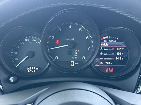 Certified 2025 Porsche Macan AWD/4WD image 28