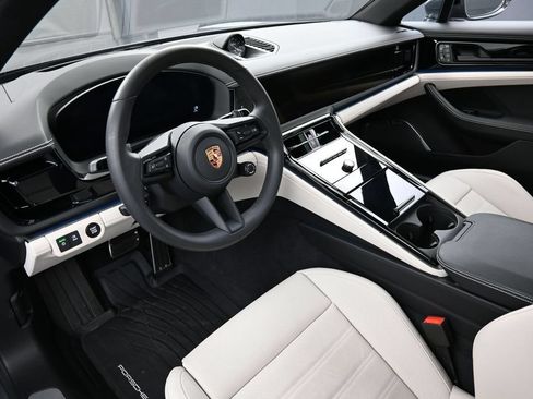 Certified 2025 Porsche Panamera 4S AWD/4WD image 4