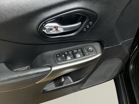 Used 2021 Jeep Cherokee High Altitude image 14