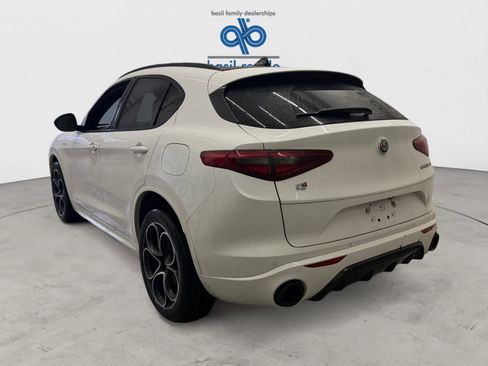 Used 2022 Alfa Romeo Stelvio Veloce image 4