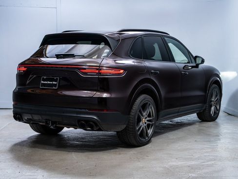 Used 2023 Porsche Cayenne Platinum Edition image 7