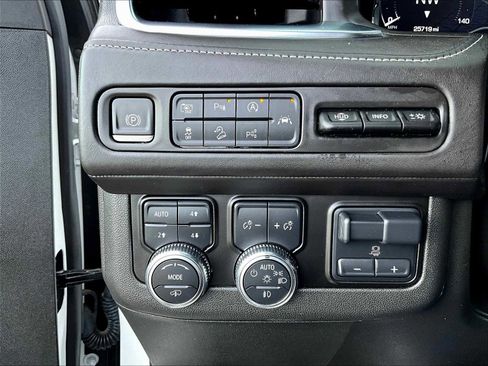 Used 2024 GMC Yukon Denali Ultimate image 28