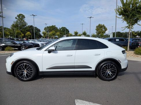 Used 2025 Porsche Macan 4 Electric AWD/4WD image 6