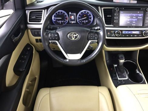 Used 2019 Toyota Highlander XLE FWD image 33
