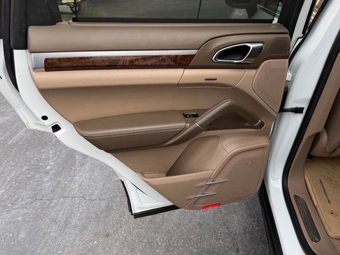 Used 2013 Porsche Cayenne Turbo w/ Premium Pkg Plus image 83