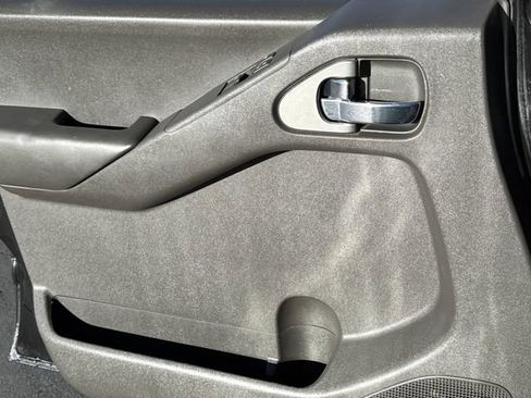 Used 2013 Nissan Frontier SV image 7