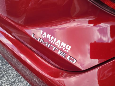 Used 2021 Toyota Avalon Limited w/ Advanced Safety Package FWD image 10