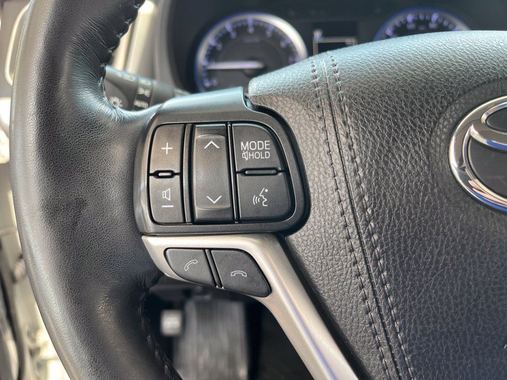 Used 2019 Toyota Highlander Limited Platinum AWD/4WD image 24