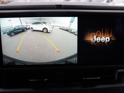 Certified 2025 Jeep Wrangler Unlimited Sahara w/ Safety Group image 37