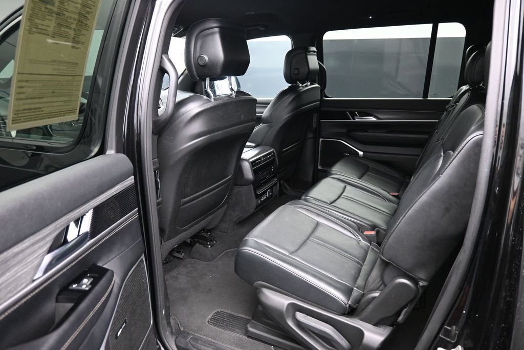 Used 2024 Jeep Wagoneer Series II w/ Flexible Seating Group AWD/4WD image 17