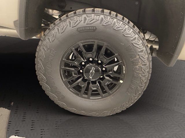 New 2026 Chevrolet Silverado 2500 ZR2 AWD/4WD image 17