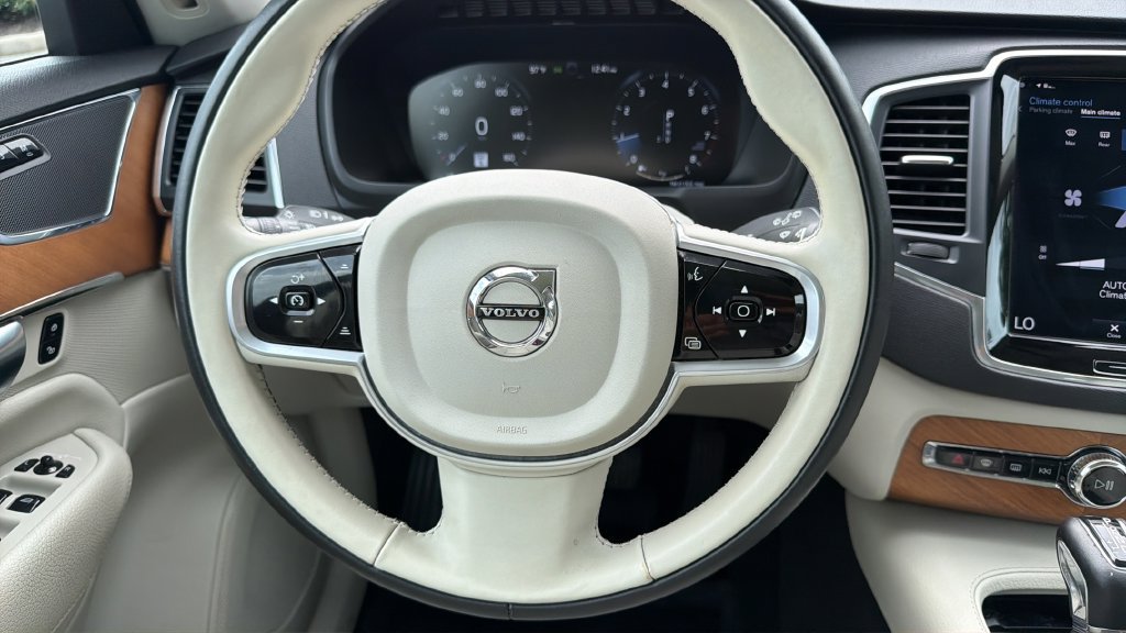 Used 2022 Volvo XC90 T5 Momentum w/ Protection Package Premier FWD image 13
