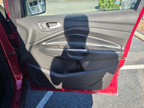 Used 2019 Ford Escape Titanium FWD image 17