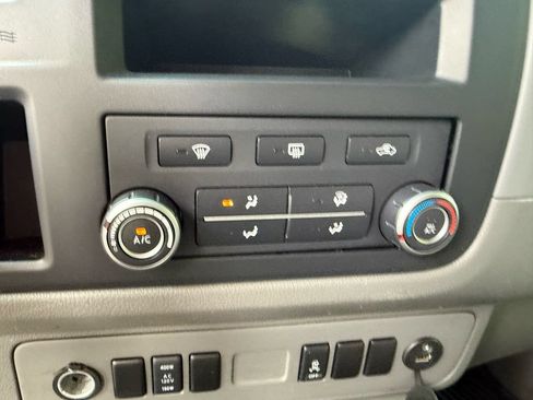 Used 2012 Nissan NV 2500 SV w/ Technology Pkg RWD image 28