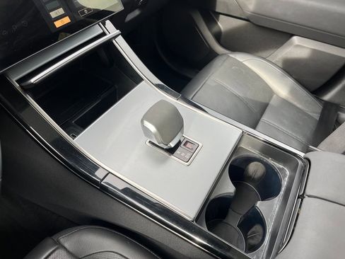 Used 2024 Land Rover Range Rover Velar S image 27