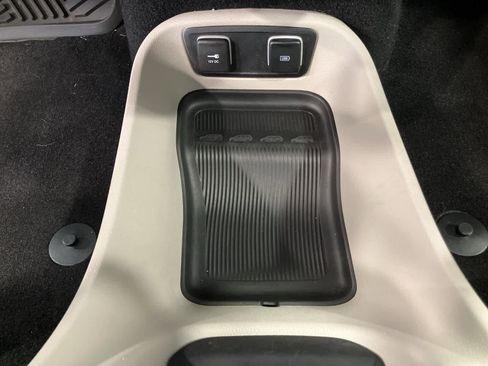 Used 2018 Chrysler Pacifica Touring-L w/ Advanced Safetytec Group image 15