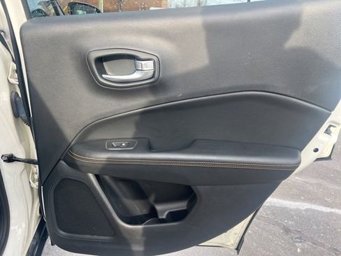 Used 2019 Jeep Compass Limited image 10