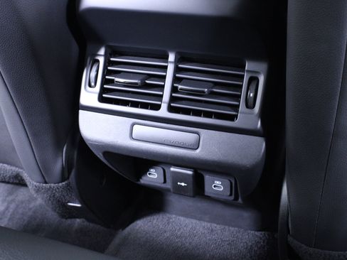 Used 2024 Land Rover Range Rover Evoque Dynamic SE image 16