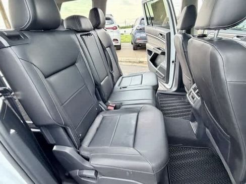 Used 2023 Volkswagen Atlas SEL AWD/4WD image 18