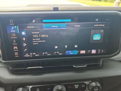 Used 2025 Jeep Gladiator Sport AWD/4WD image 12