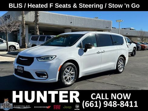 Used 2024 Chrysler Pacifica Touring-L FWD image 2