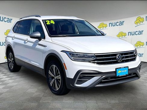 Used 2024 Volkswagen Tiguan SE AWD/4WD image 1